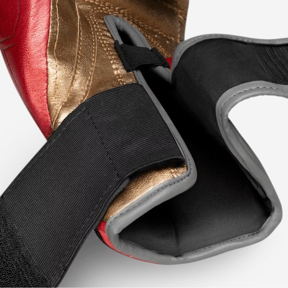 **LIMITED EDITION** Hayabusa X Marvel Iron Man boxing gloves! (16oz) - Picture 4 of 5